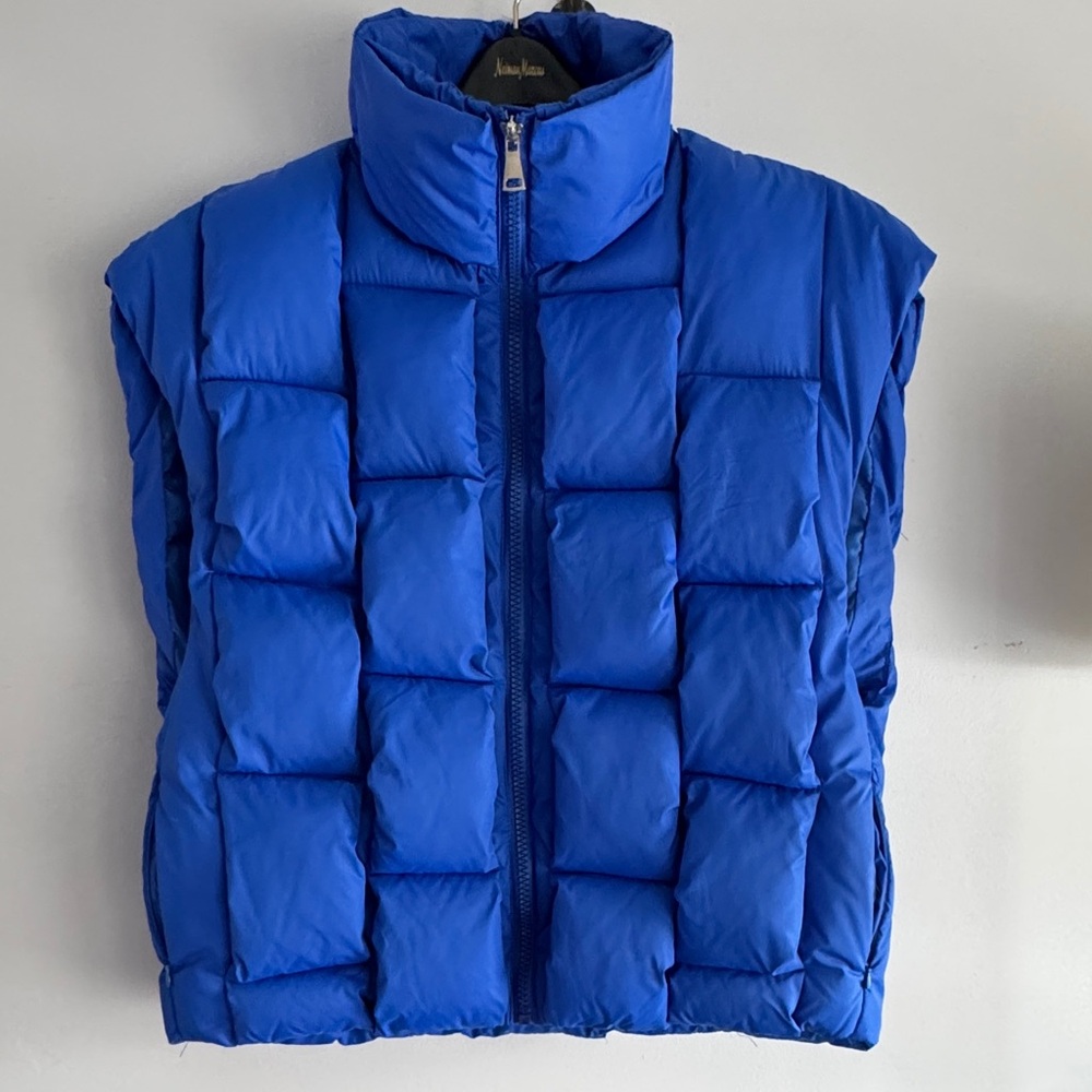 ensemble royal blue puffer vest